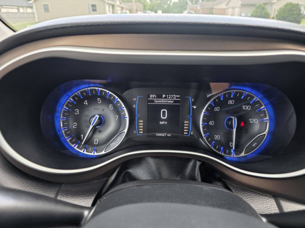 2017 Chrysler Pacifica Image 11