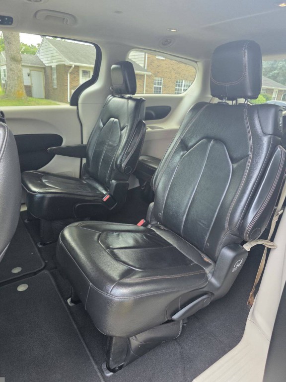 2017 Chrysler Pacifica Image 14