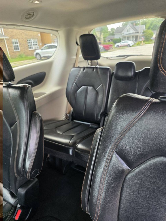 2017 Chrysler Pacifica Image 15