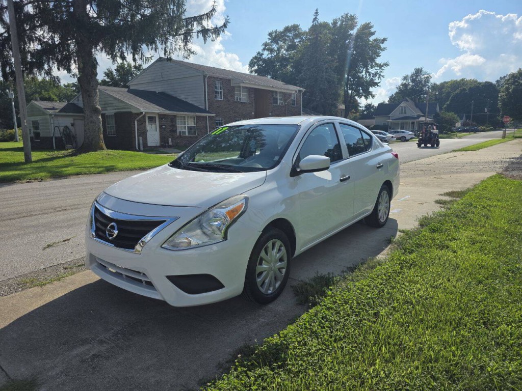 2017 Nissan Versa Image 4