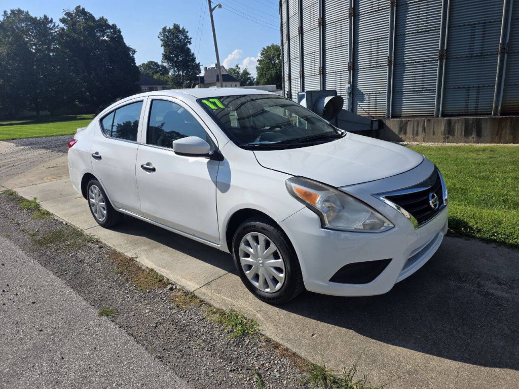 2017 Nissan Versa Image 5