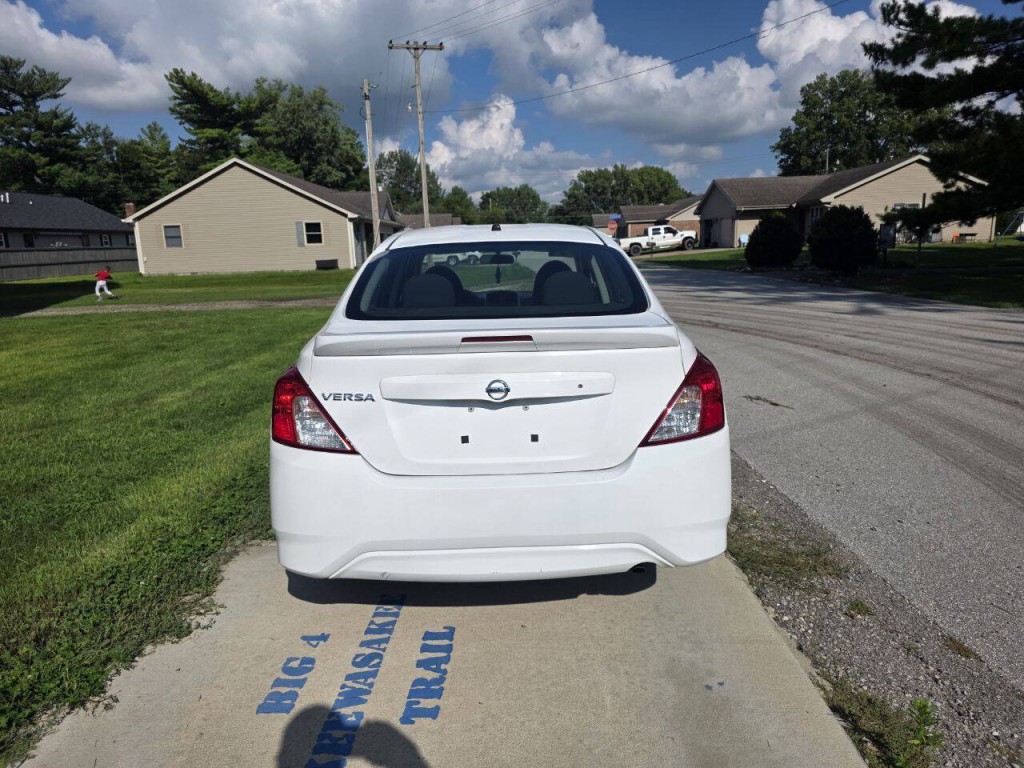 2017 Nissan Versa Image 8