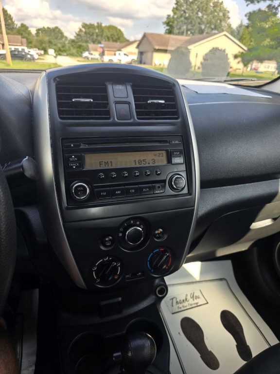 2017 Nissan Versa Image 13