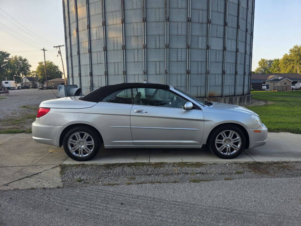 2008 Chrysler Sebring Image 3