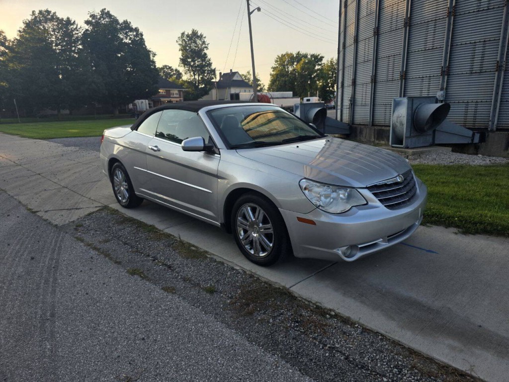 2008 Chrysler Sebring Image 4