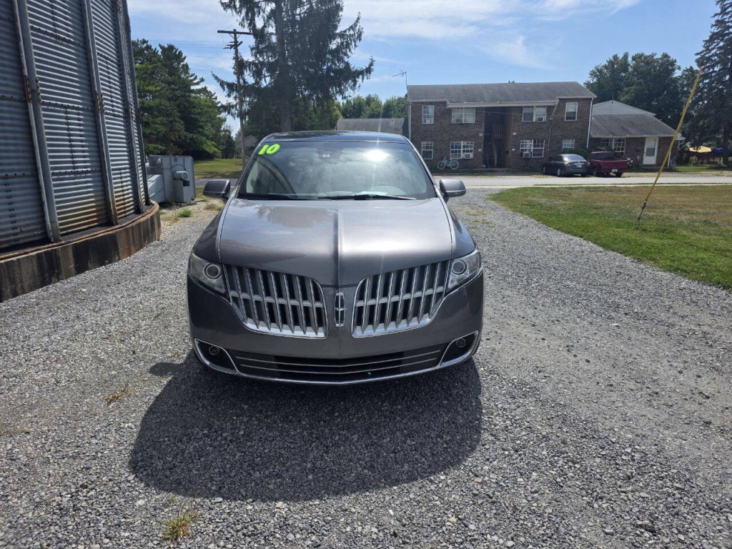2010 Lincoln MKT Image 4