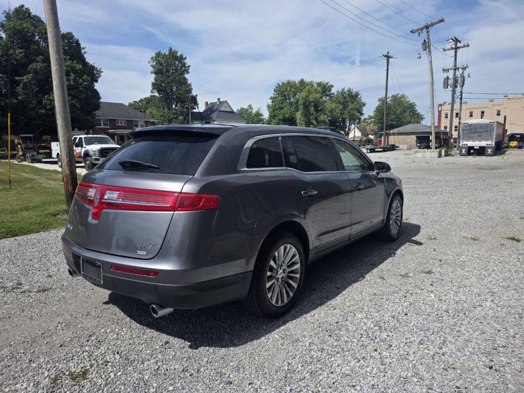 2010 Lincoln MKT Image 6