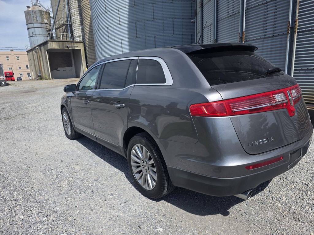 2010 Lincoln MKT Image 7