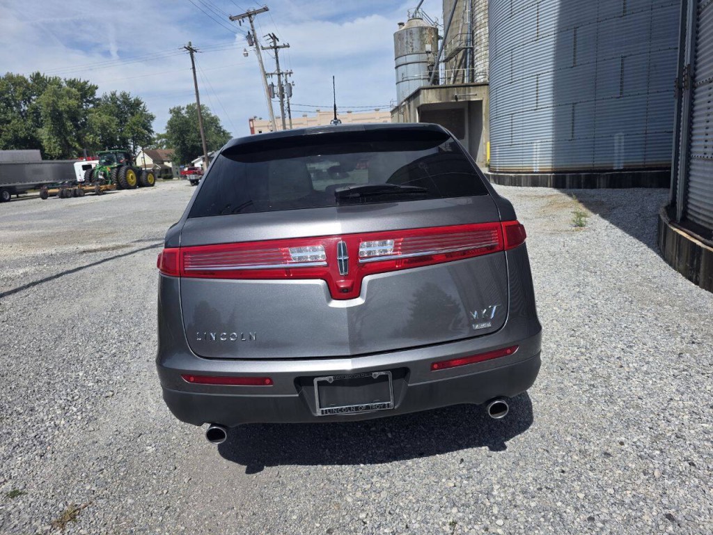 2010 Lincoln MKT Image 8