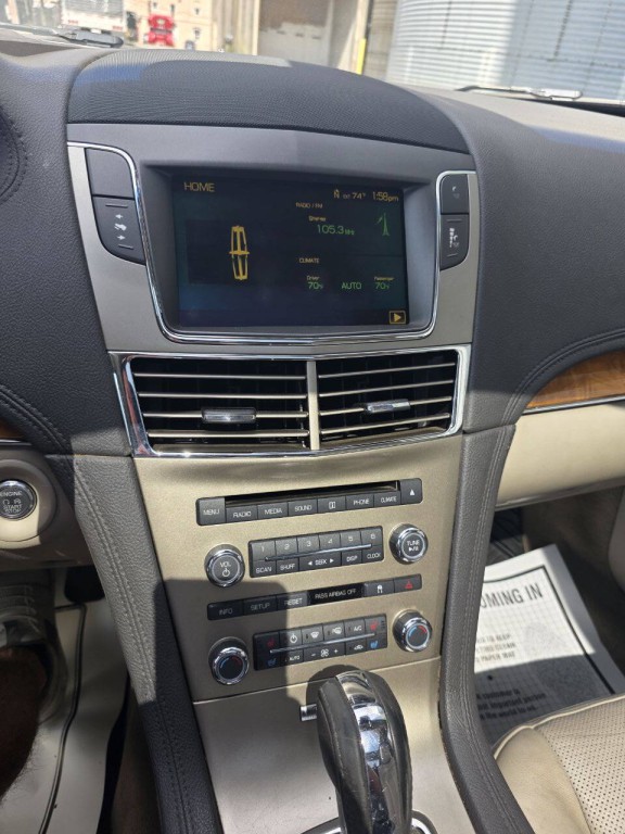 2010 Lincoln MKT Image 13