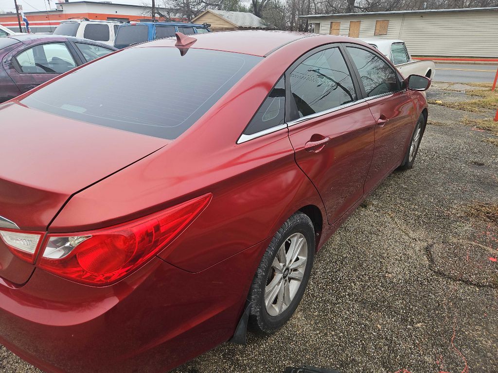 2011 Hyundai Sonata Image 3