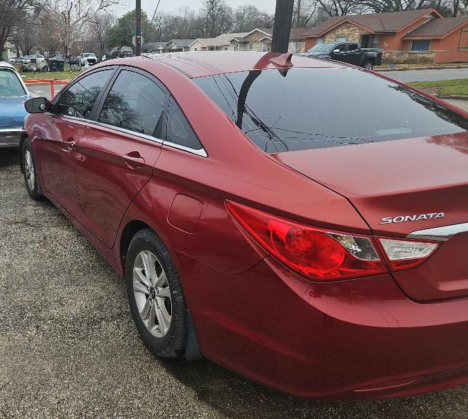 2011 Hyundai Sonata Image 3