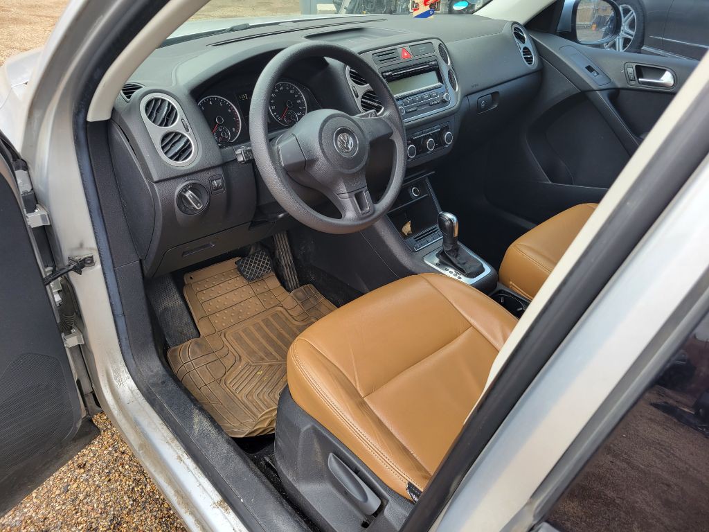 2011 Volkswagen Tiguan Image 2