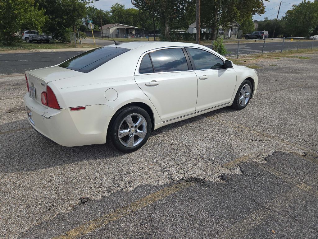 2010 Chevrolet Malibu Image 2