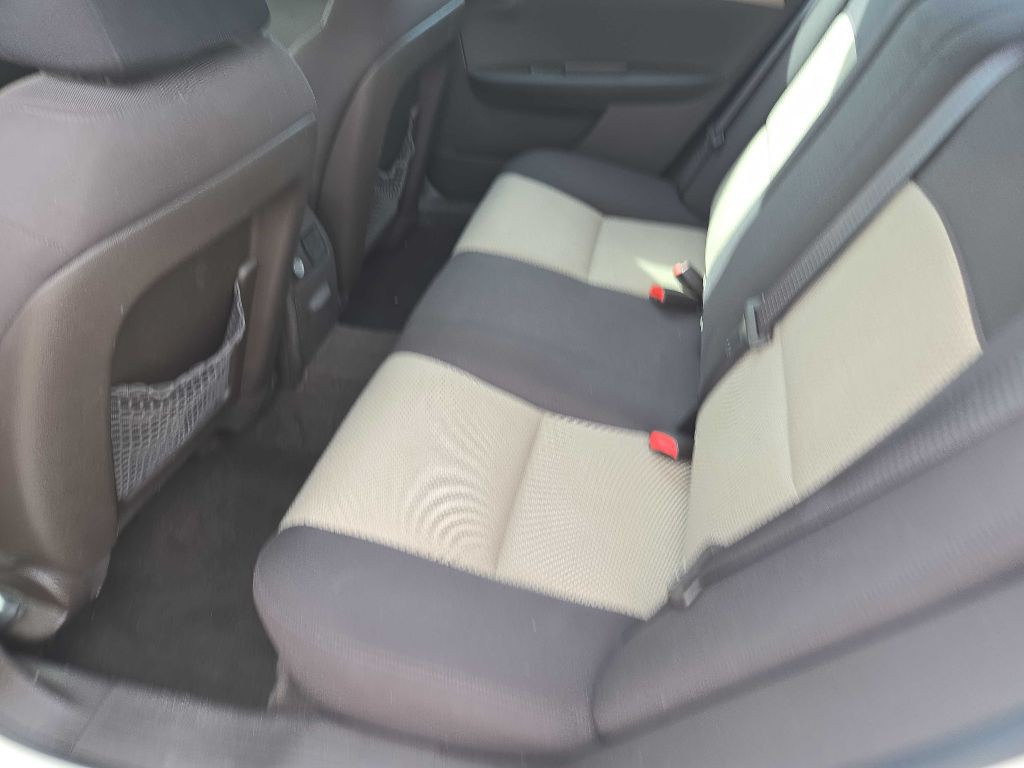 2010 Chevrolet Malibu Image 5