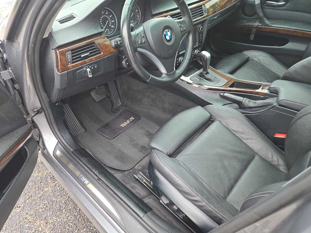 2011 BMW 3 Series Image 4