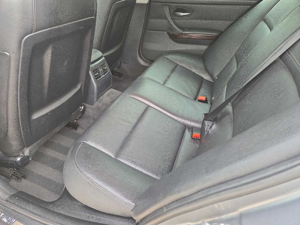 2011 BMW 3 Series Image 6