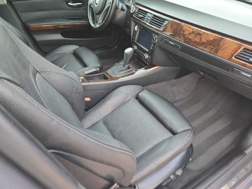 2011 BMW 3 Series Image 5