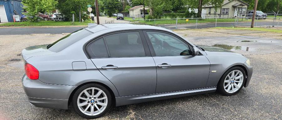 2011 BMW 3 Series Image 2
