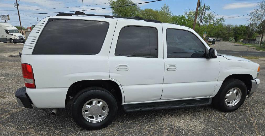 2003 GMC Yukon Image 2