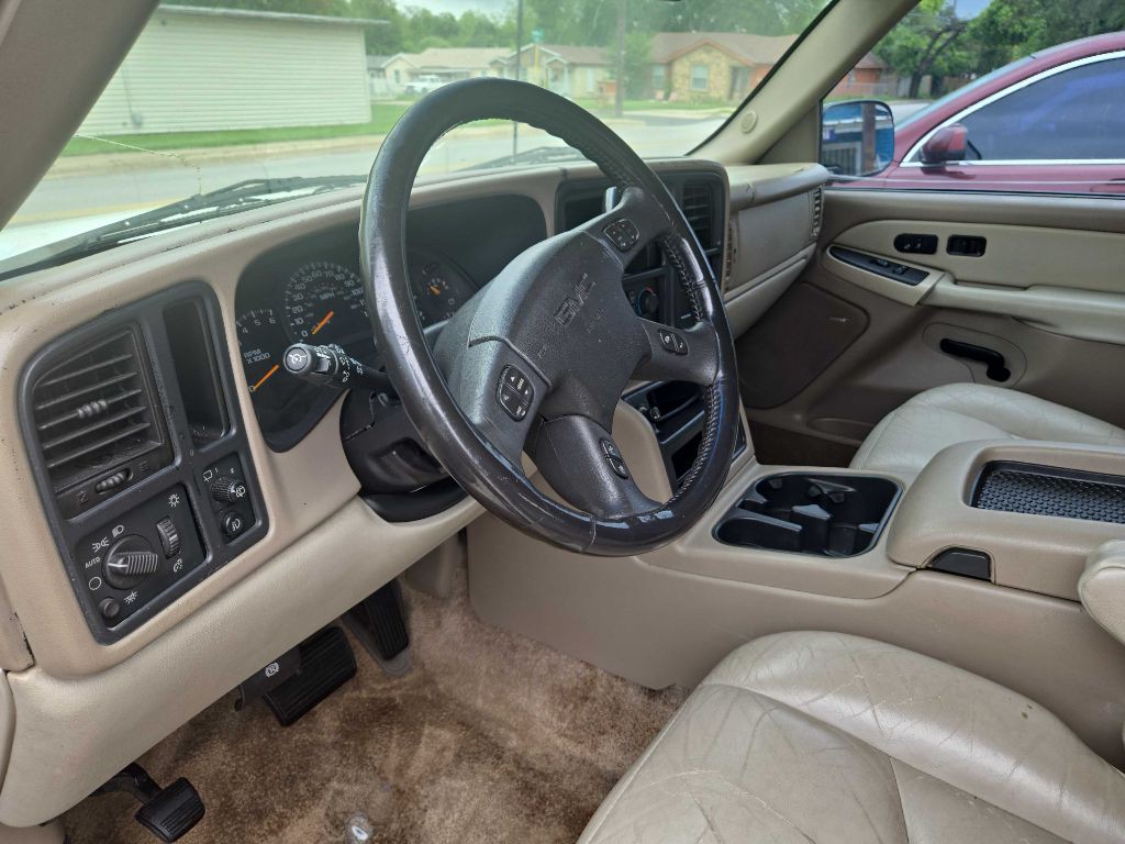 2003 GMC Yukon Image 8