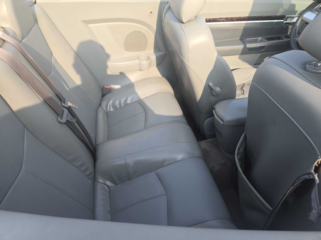 2008 Chrysler Sebring Image 2