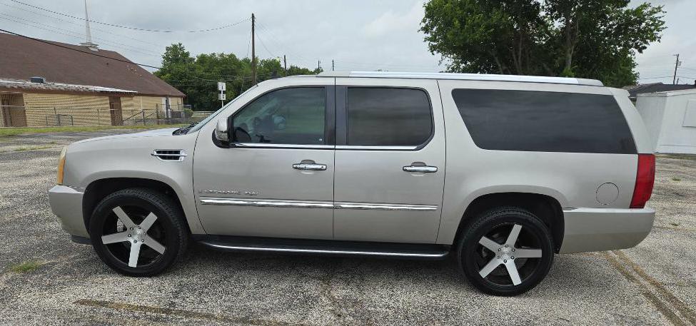 2007 Cadillac Escalade Image 1