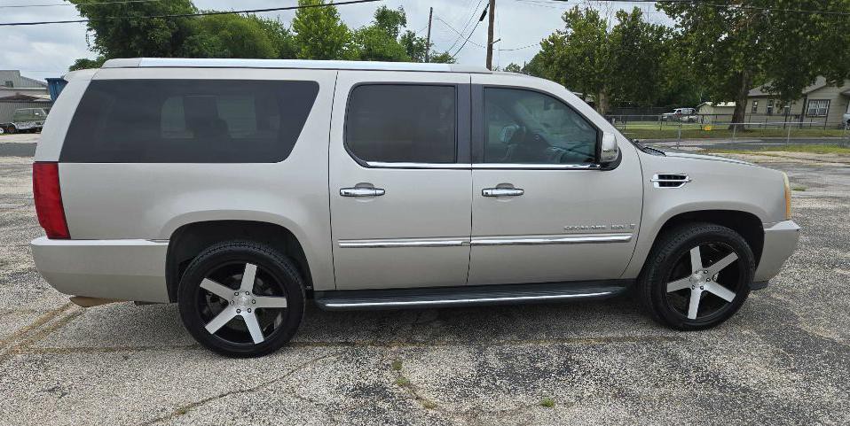 2007 Cadillac Escalade Image 2