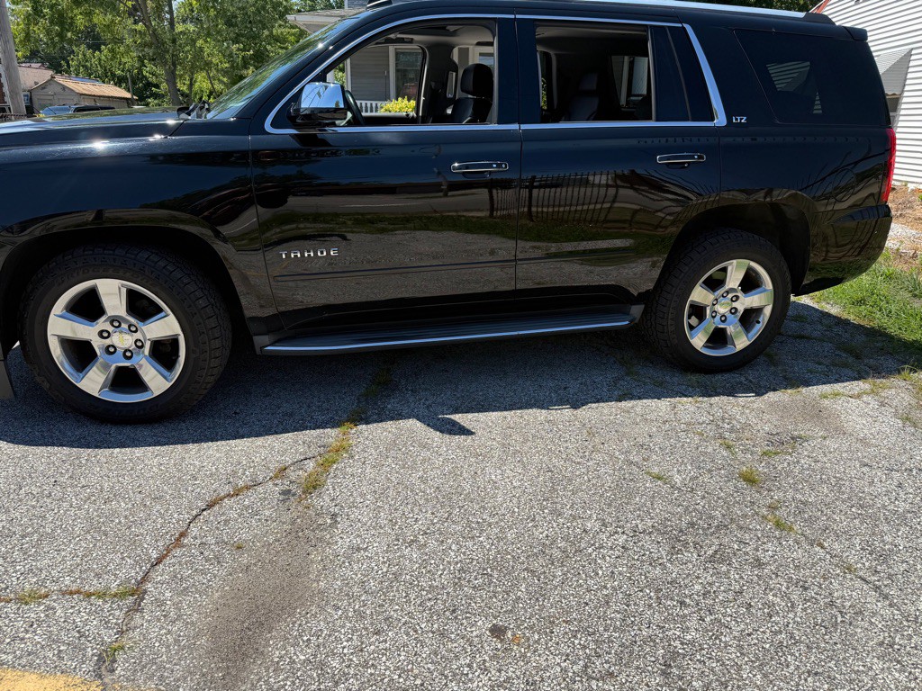 2015 Chevrolet Tahoe Image 2