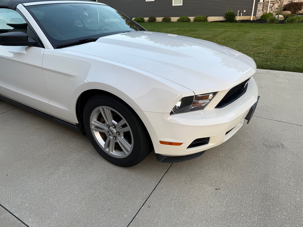 2010 Ford Mustang Image 3