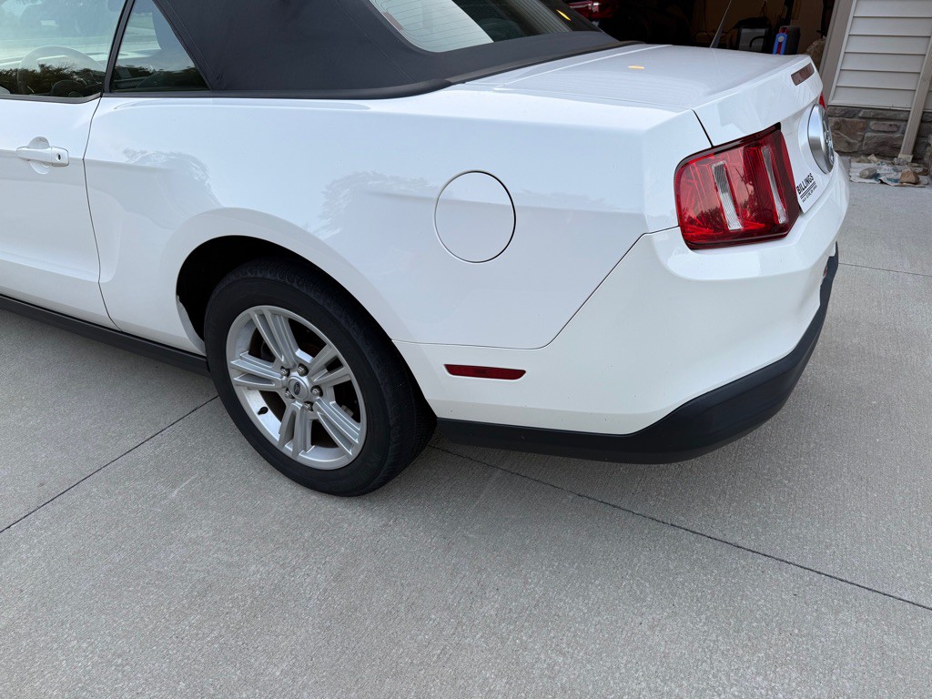 2010 Ford Mustang Image 6
