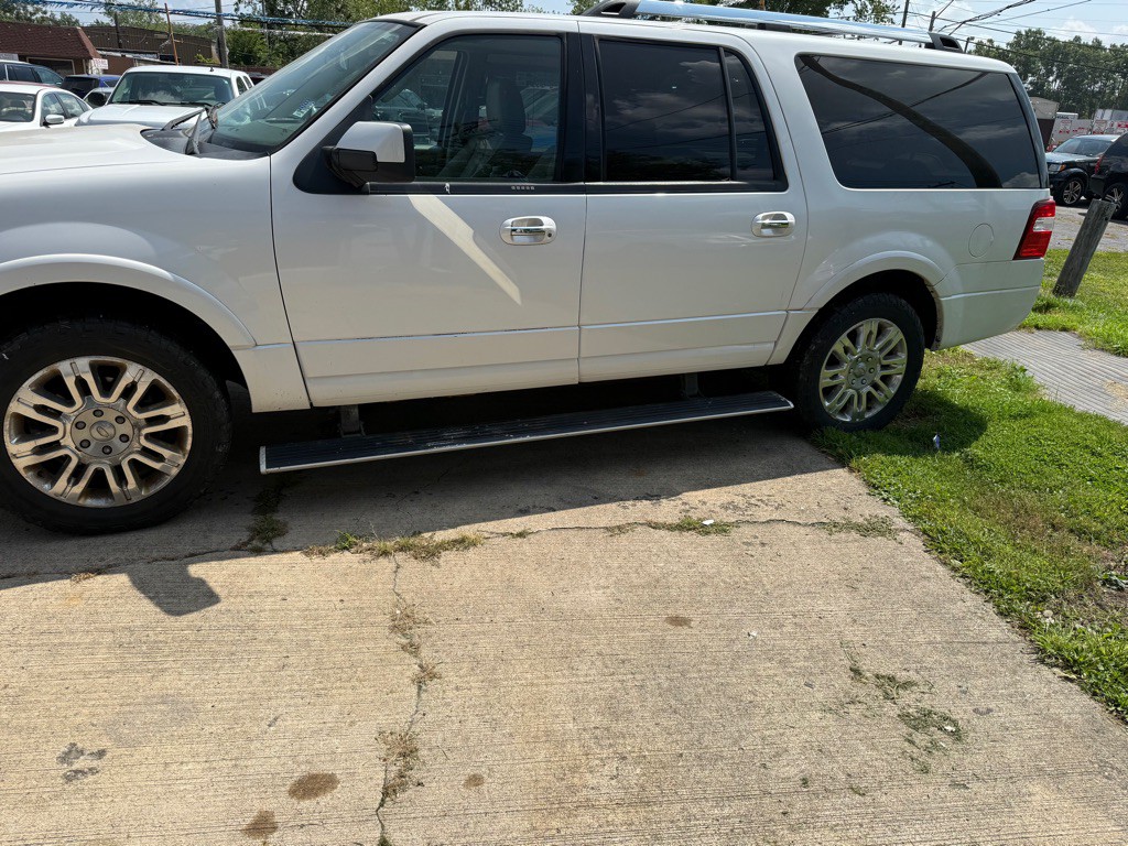 2013 Ford Expedition Image 2