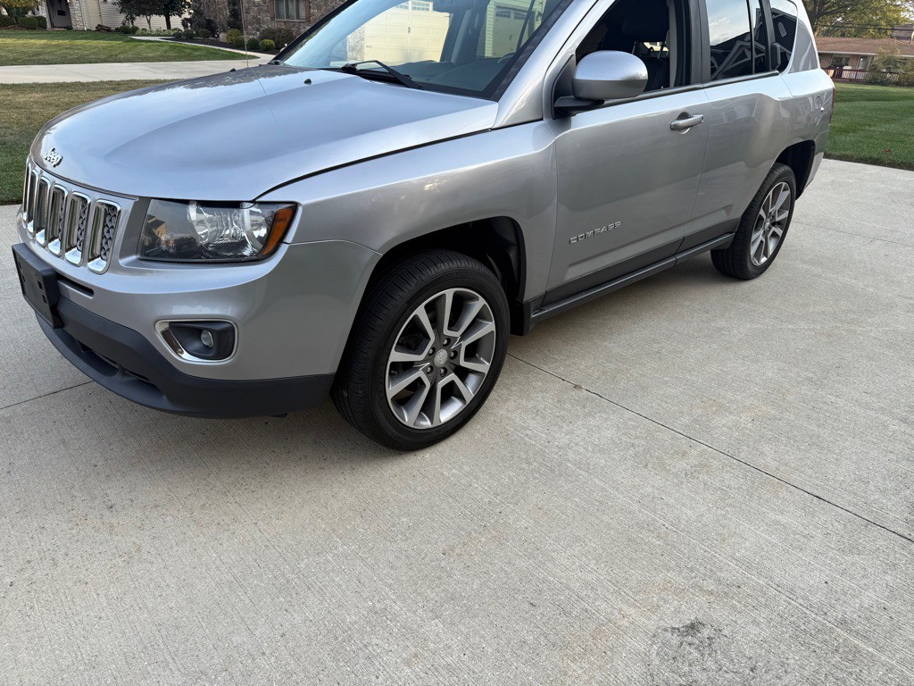 2017 Jeep Compass Image 1