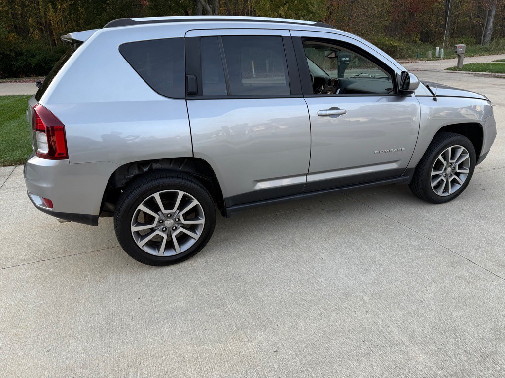 2017 Jeep Compass Image 5