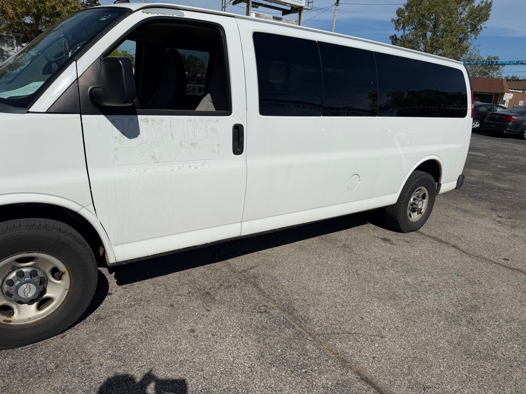 2011 Chevrolet Express Image 2