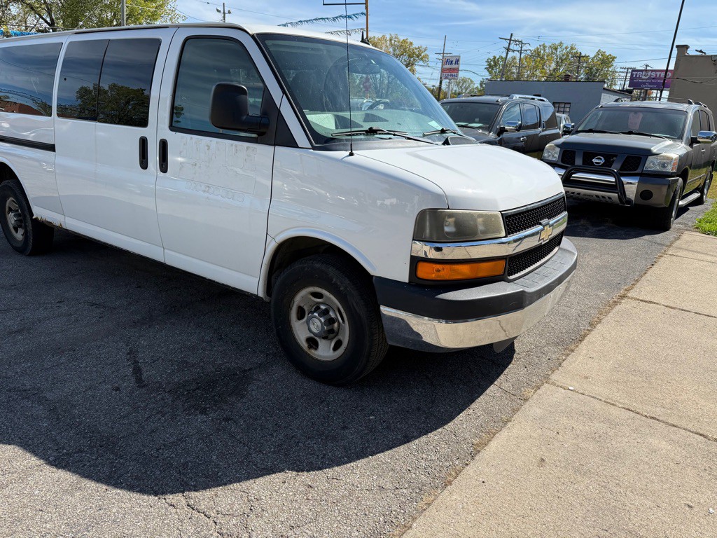2011 Chevrolet Express Image 4