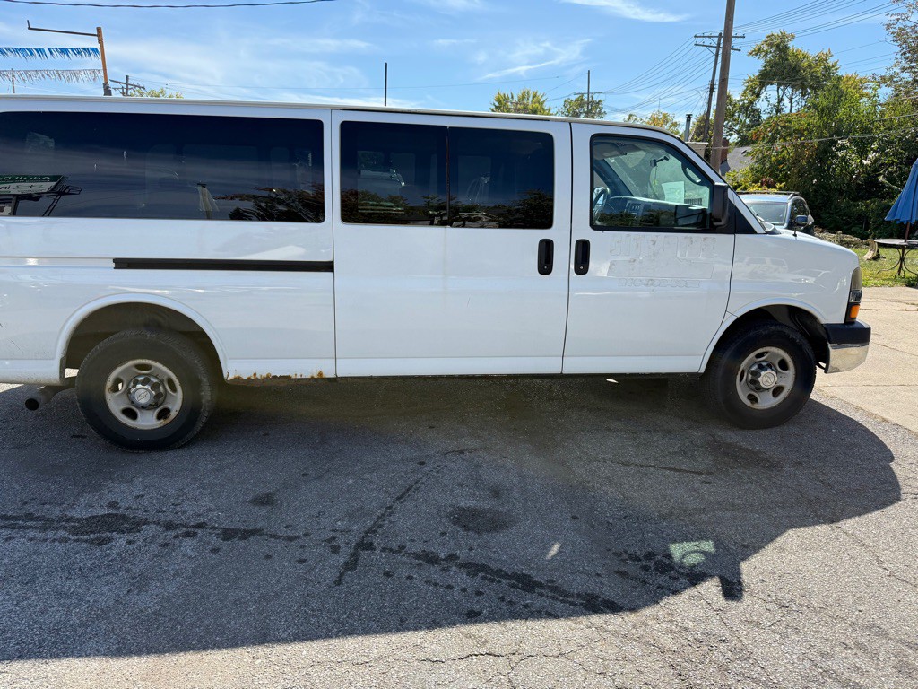 2011 Chevrolet Express Image 5