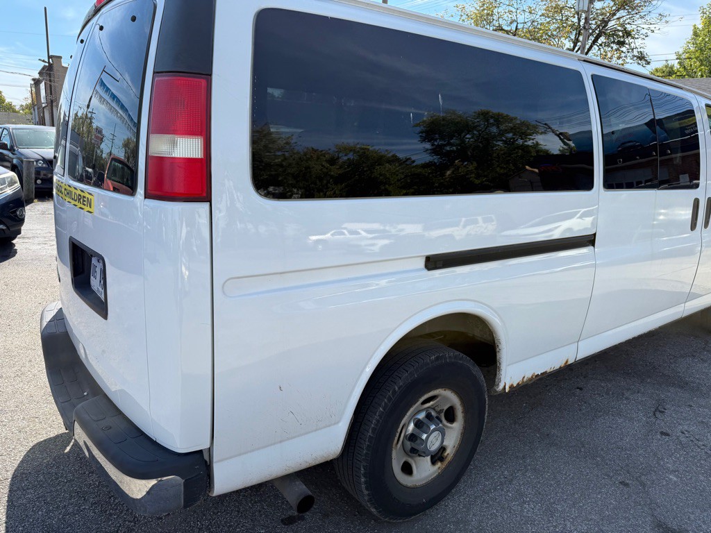 2011 Chevrolet Express Image 6
