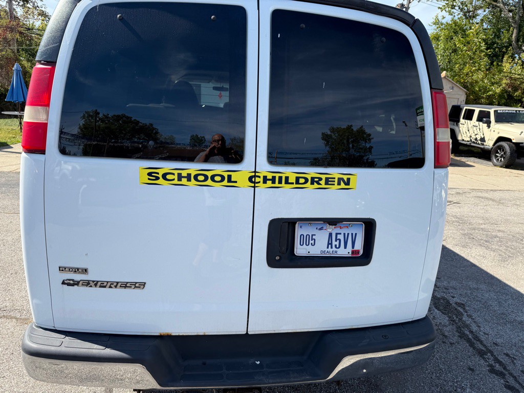 2011 Chevrolet Express Image 7
