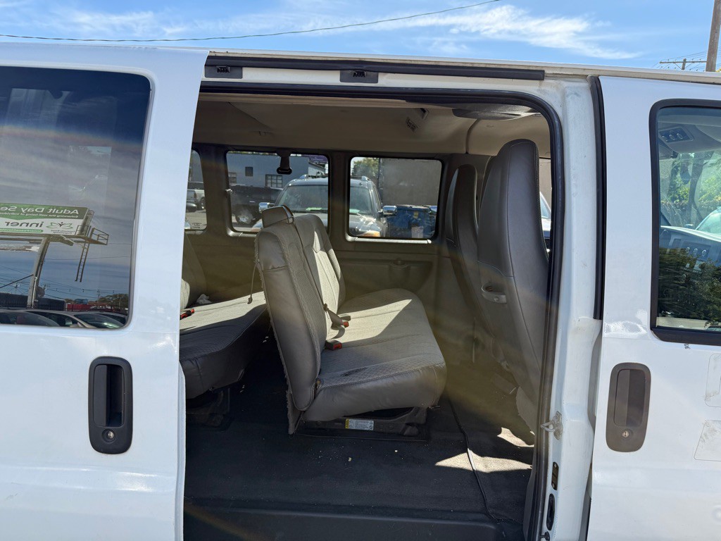 2011 Chevrolet Express Image 8