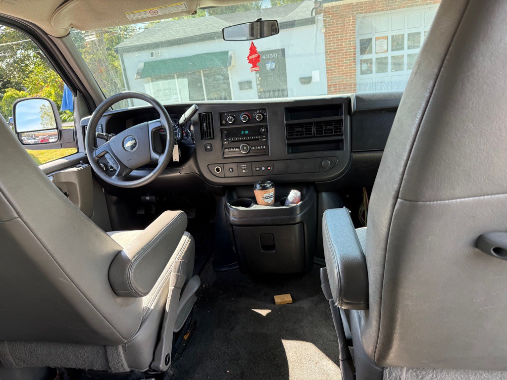 2011 Chevrolet Express Image 10