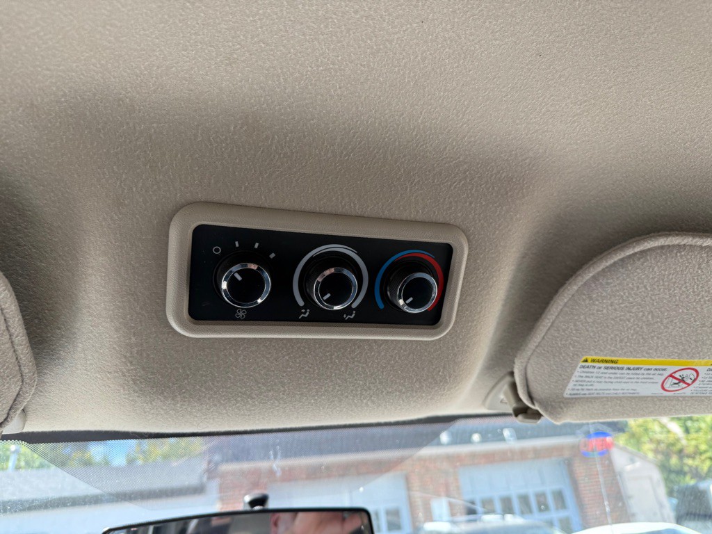 2011 Chevrolet Express Image 12