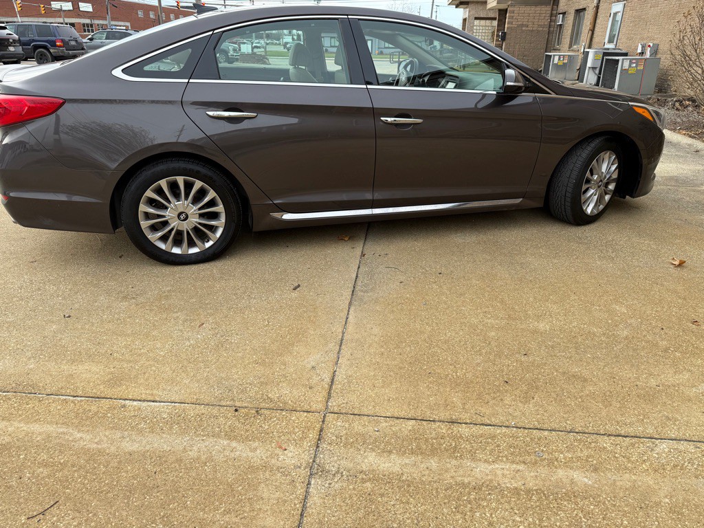 2015 Hyundai Sonata Image 2