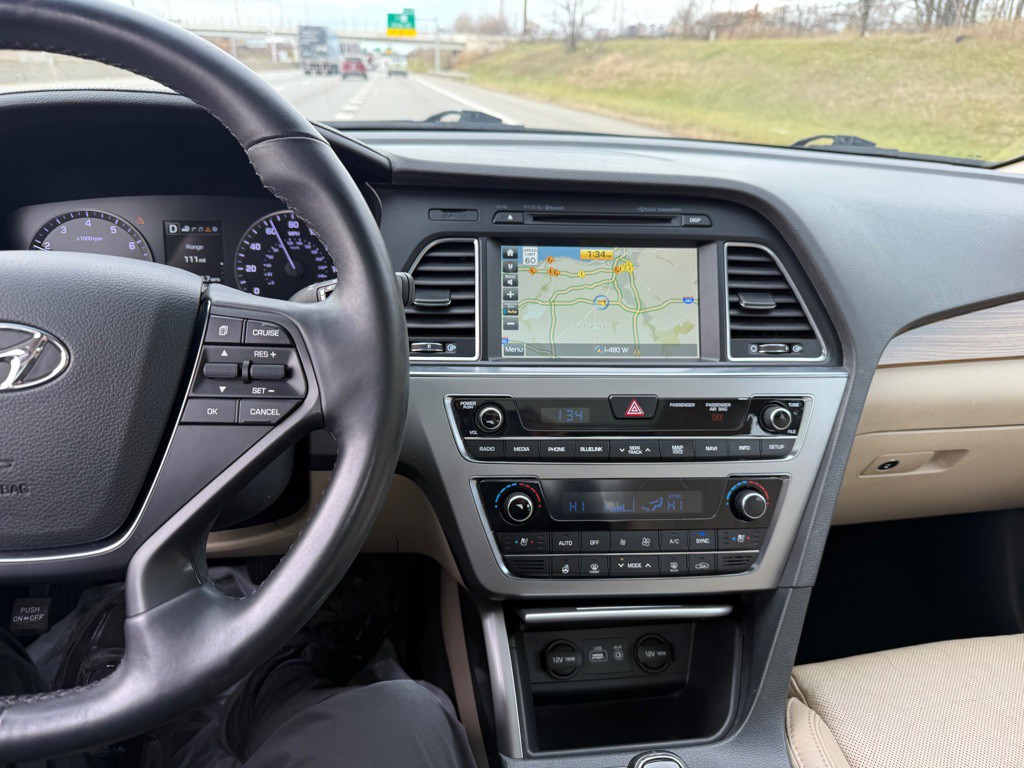 2015 Hyundai Sonata Image 25