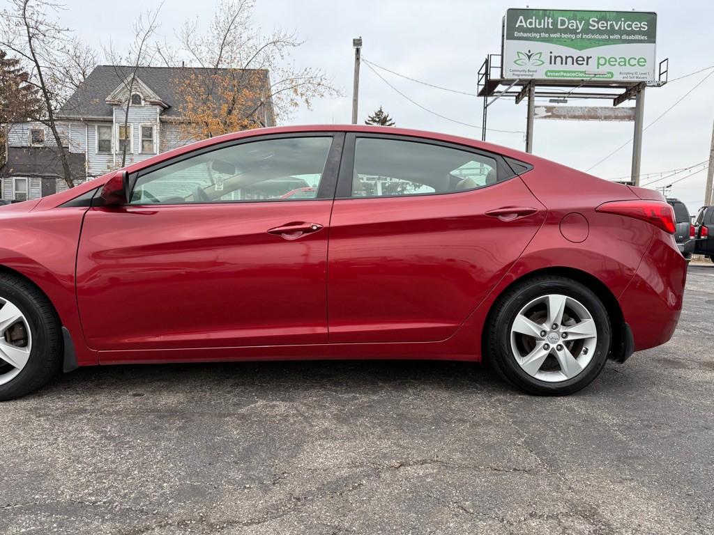 2012 Hyundai Elantra Image 2