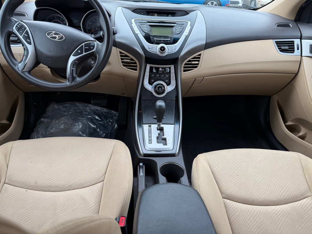 2012 Hyundai Elantra Image 8