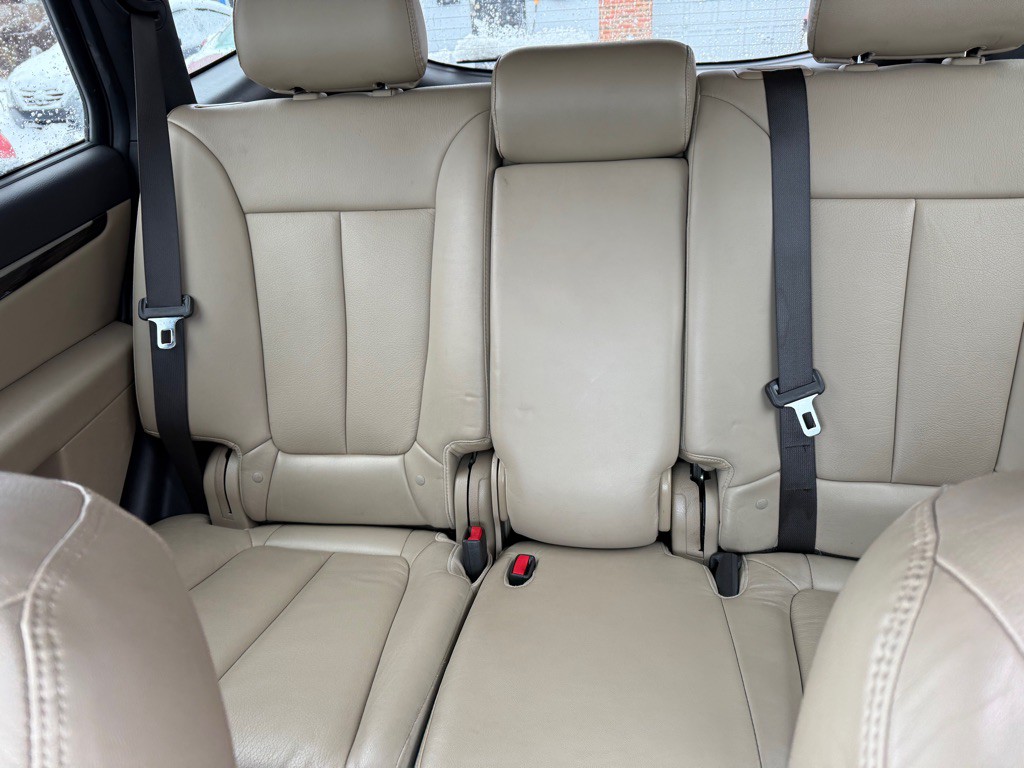 2011 Hyundai Santa Fe Image 12