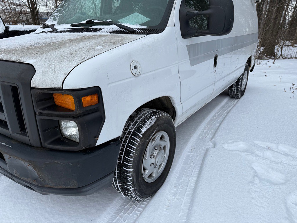 2010 Ford E-series Image 1