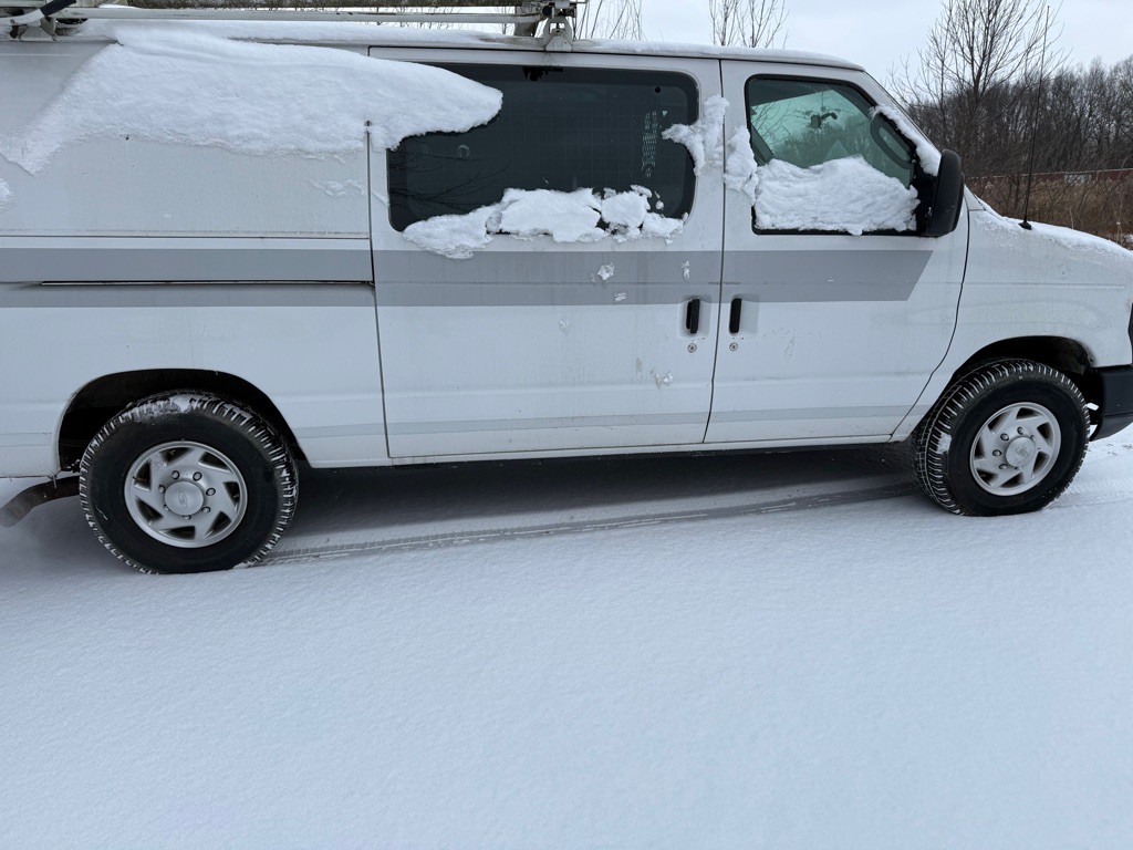 2010 Ford E-series Image 4