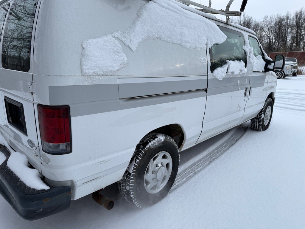 2010 Ford E-series Image 5
